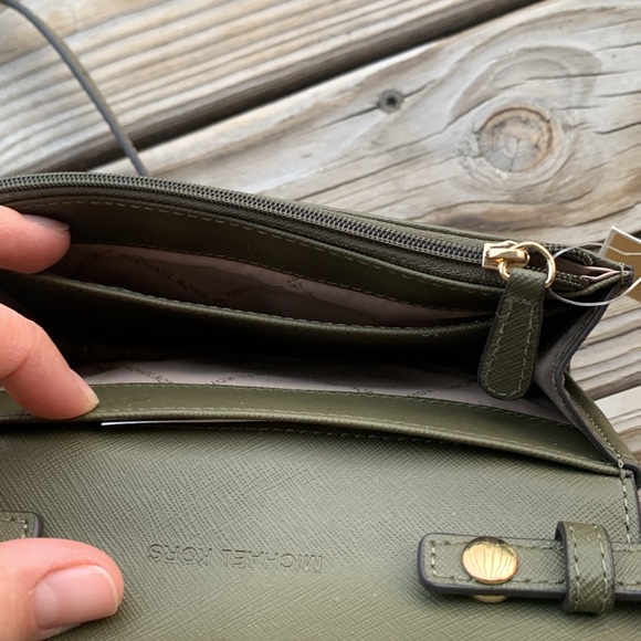 Michael Kors phone crossbody bag - Picture 8 of 10